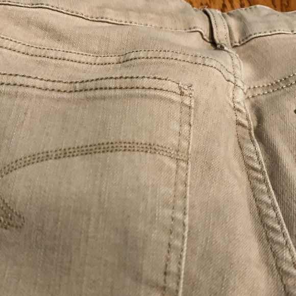 Like new women’s beige/Tan Boot Cut Jeans Size 4 - Picture 6 of 7